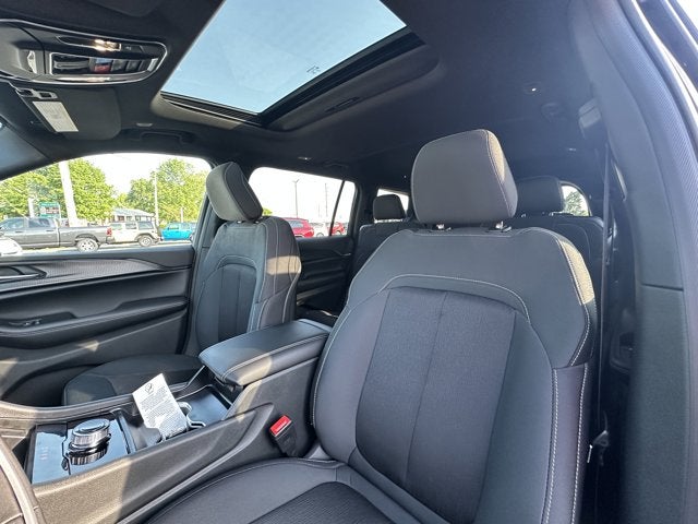 2026 Jeep Grand Cherokee GRAND CHEROKEE L LAREDO X 4X4