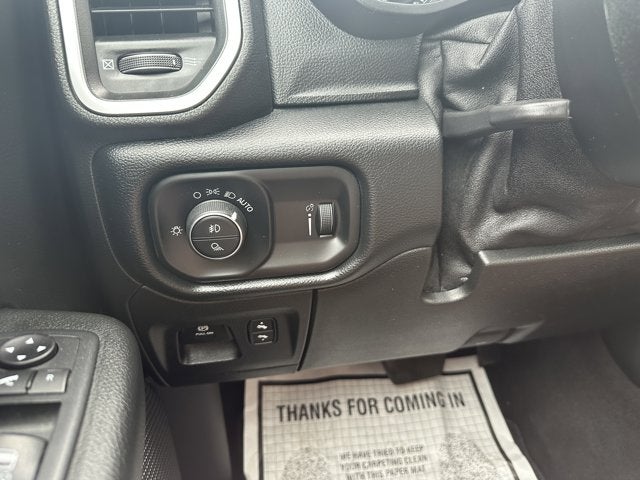 2020 RAM 1500 Big Horn Crew Cab 4x4 5'7' Box