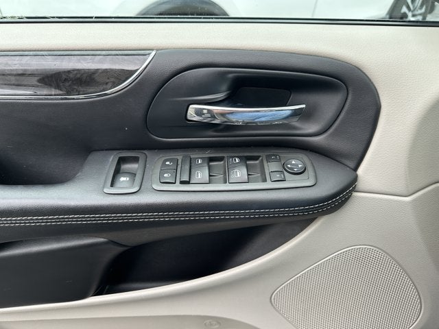 2012 Chrysler Town & Country Touring