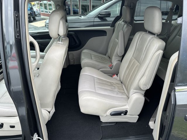 2012 Chrysler Town & Country Touring